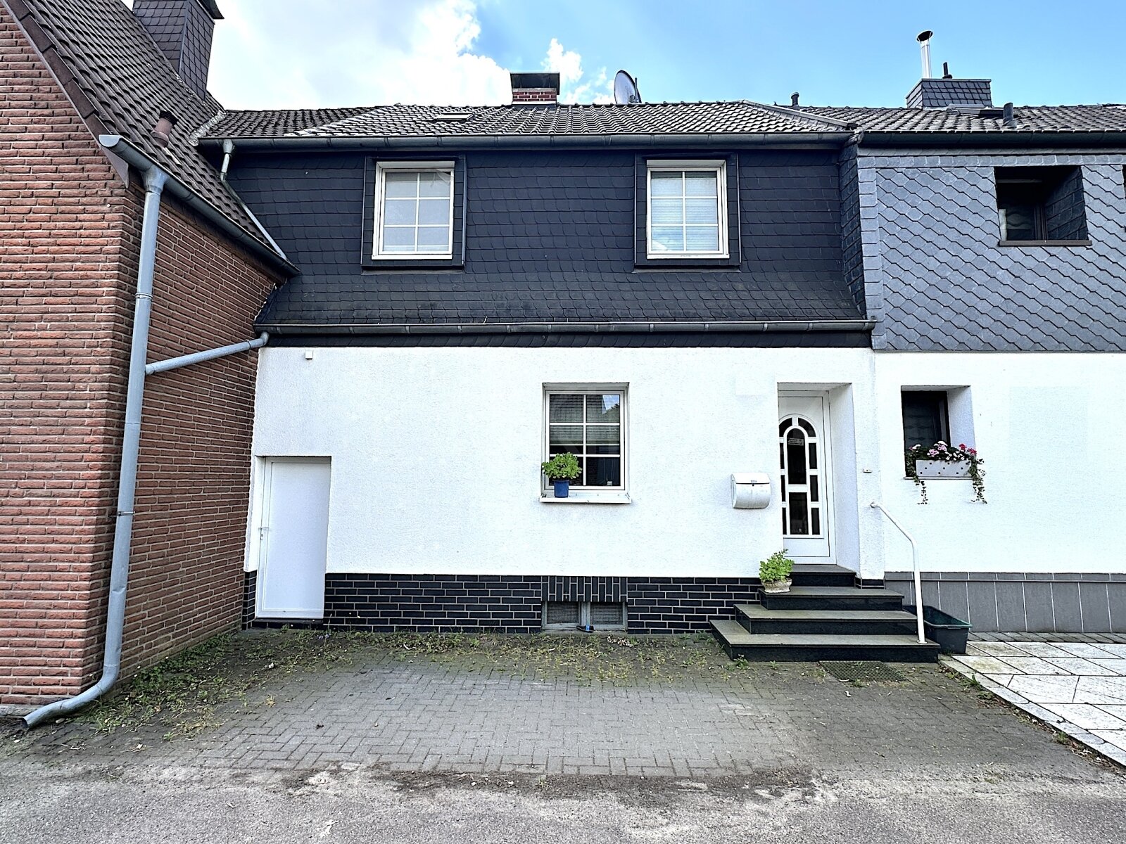 STRASSENANSICHT