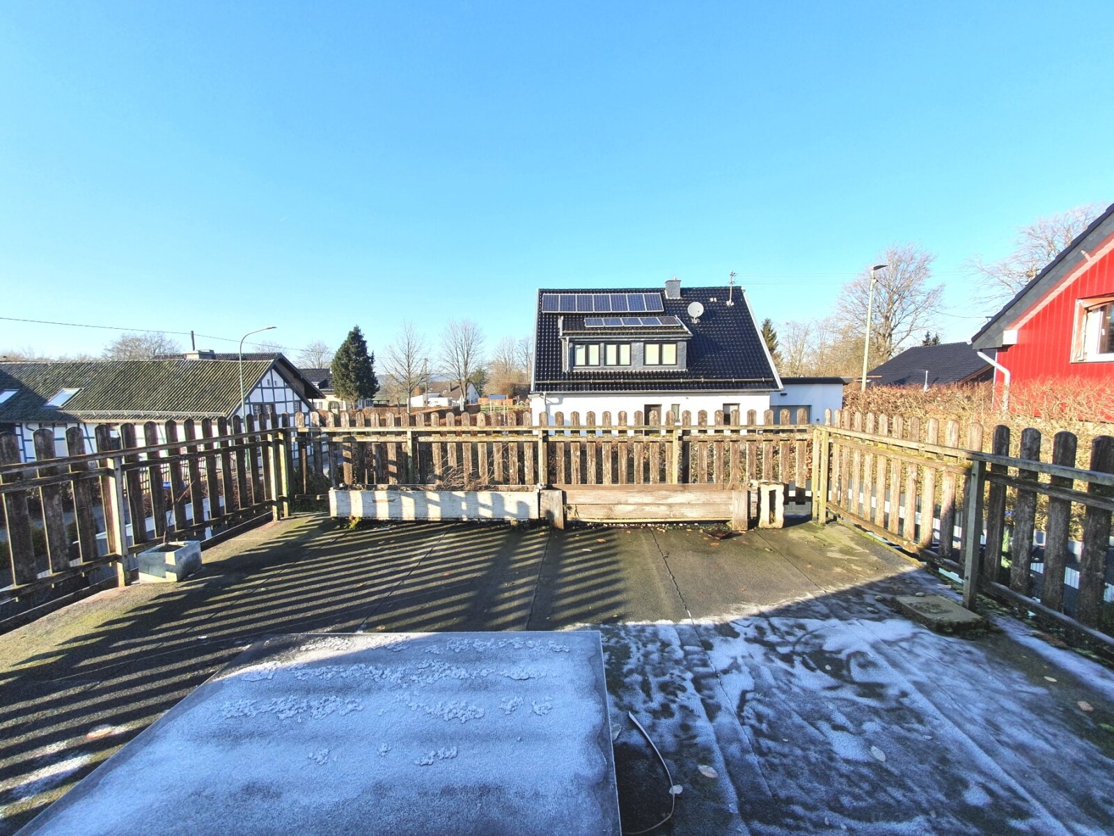 DACHTERRASSE LINKS